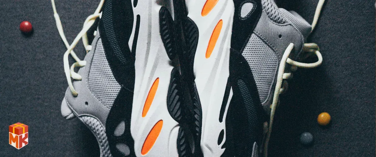 بند کفش&zwnj;های رنگارنگ