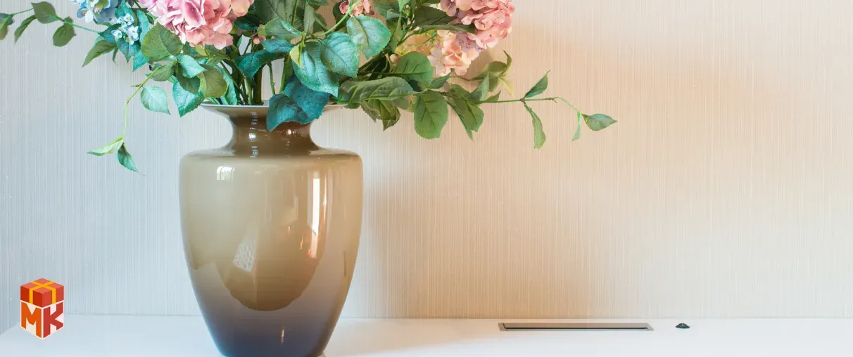 &nbsp;گل مصنوعی یا گلدان دکوری