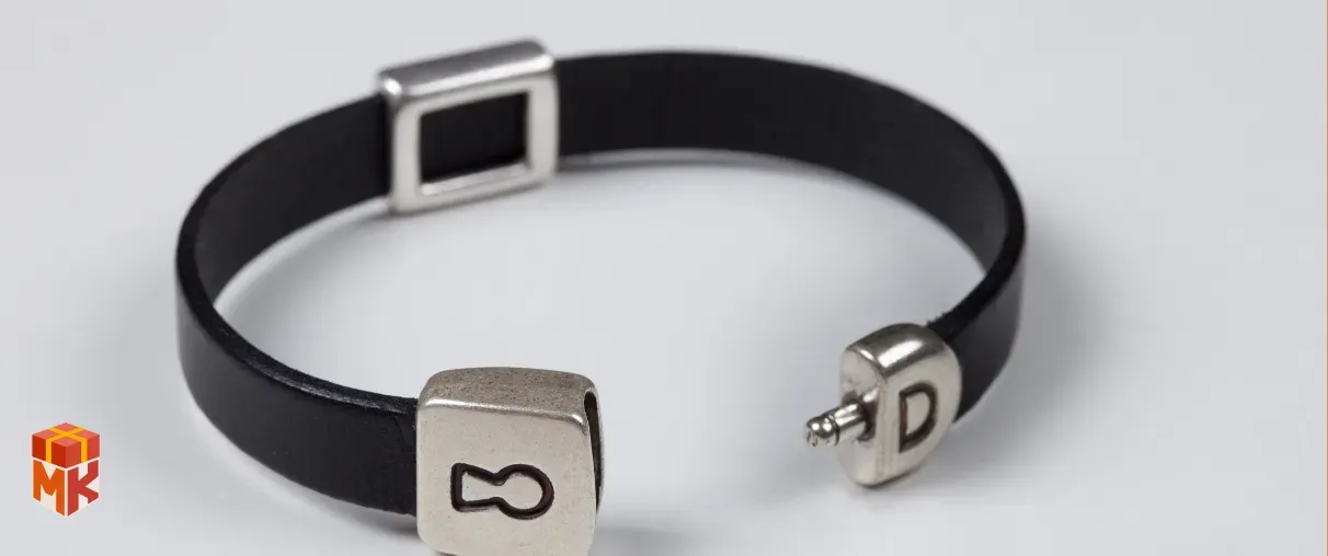  دستبند یا گردنبند چرمی ساده