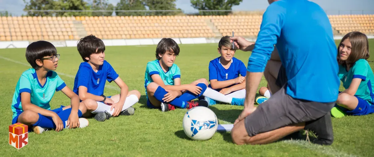 چرا انتخاب بهترین هدیه برای مربی فوتبال اهمیت دارد؟