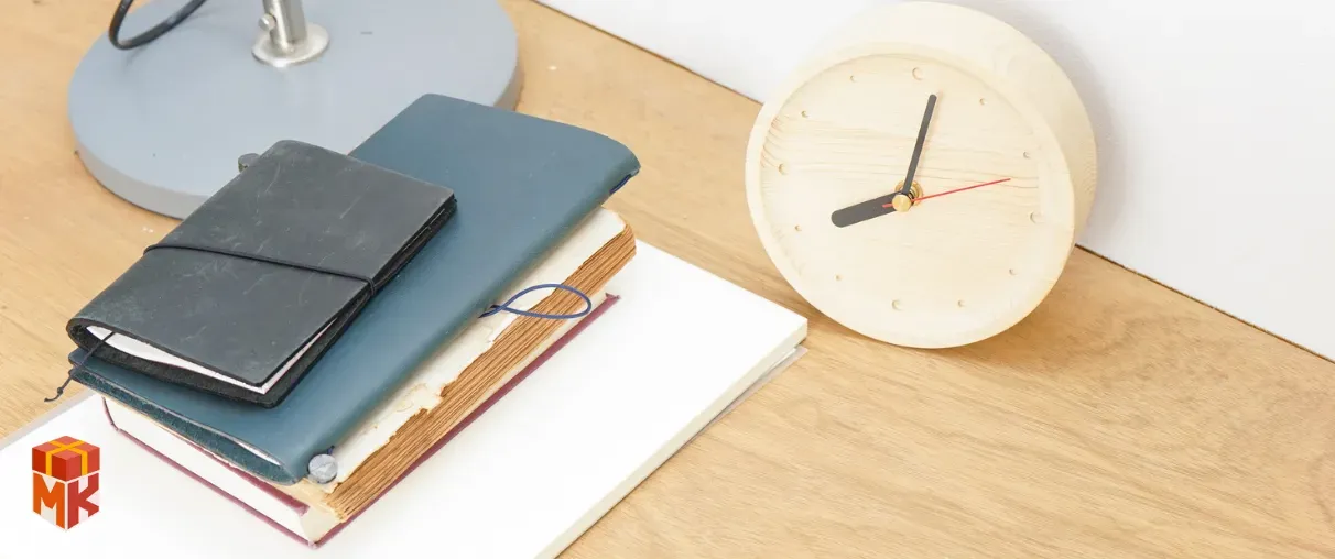 ساعت دیواری یا رومیزی