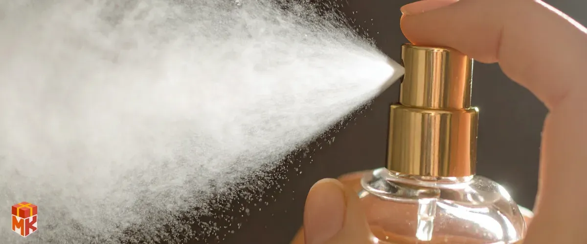 عطر ملایم یا اسپری بدن با رایحه رسمی