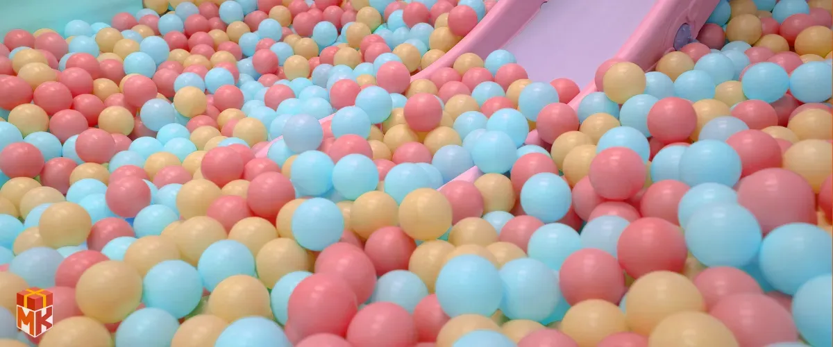 استخر توپ و پارک حفاظ کودک