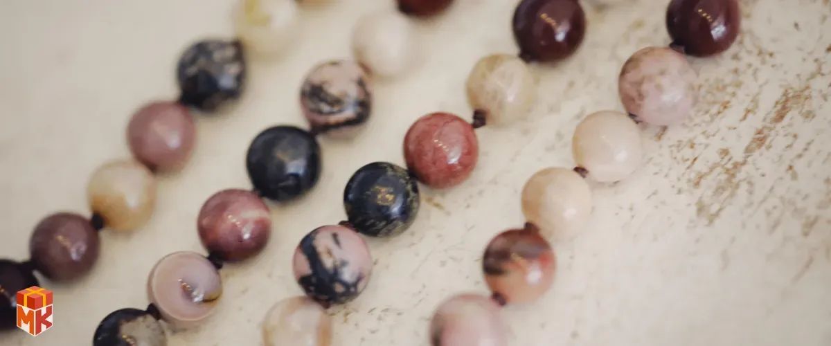 گردنبند یا دستبند حکاکی شده برای پسر 22 ساله