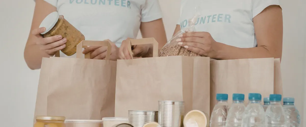  پک هدیه سفارشی شامل خوراکی و نوشیدنی