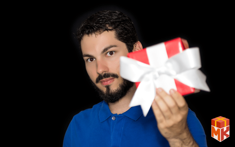 نکاتی که باید هنگام خرید هدیه مناسب و ارزان برای دوست پسر رعایت کنیم