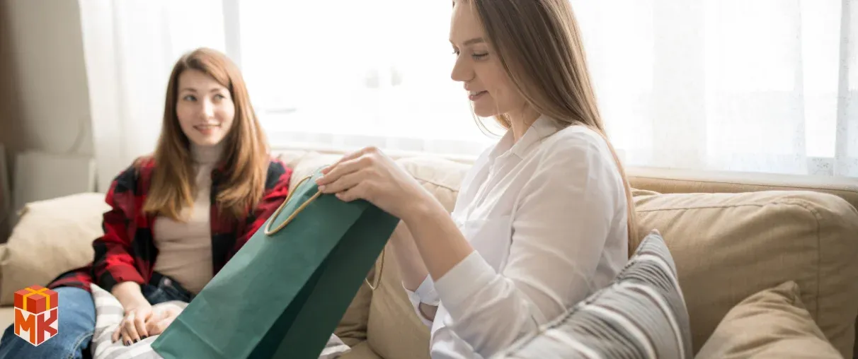 چرا انتخاب کادو برای بست فرند دختر اهمیت دارد؟